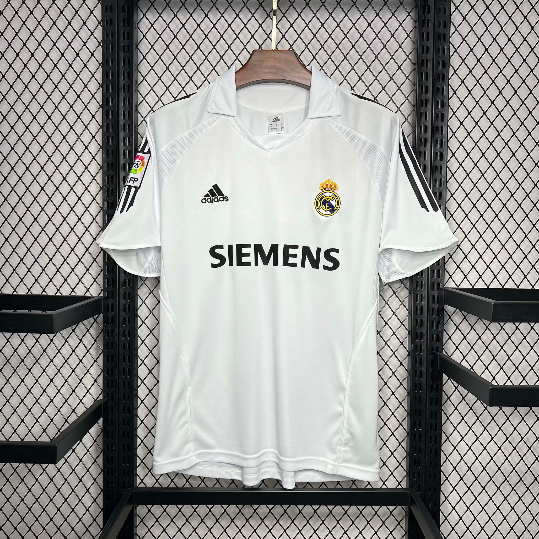 Real Madrid Retro Home Jersey 2005/06 – Classic Football Shirt
